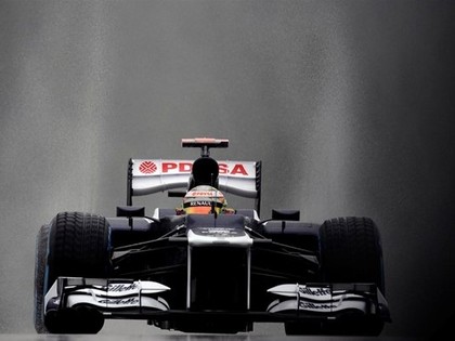 F1 sezona Beļģijā atsākas ar stiprām lietusgāzēm