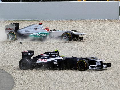 F1 turbulenti notikumi - Šūmahers notriec Sennu, Williams aizdegas boksi (VIDEO)