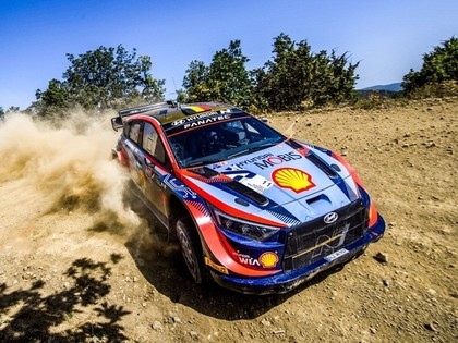 Grieķijas WRC uzvar Noivils, Hyundai paņem 'visu banku'