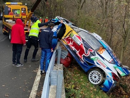 Pēc Moncas WRC rallija pirmās dienas līderis Evans, Formo avarē (VIDEO)