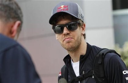 F1 čempions Fetels nenožēlo vidējā pirksta rādīšanu (VIDEO)