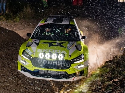 Mikelsens ar jauno 'Škoda Fabia RS Rally2' debitē ar uzvaru, Grantiņš 22.vietā (VIDEO)