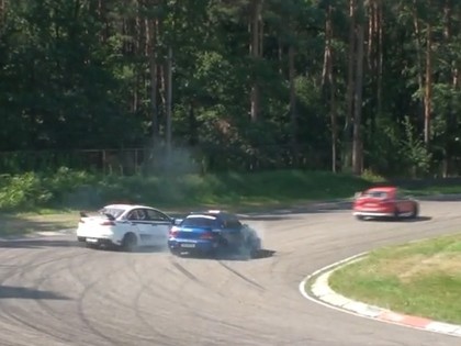 Mitsubishi Evo X un Subaru nesadala ceļu sacensībās Biķerniekos (VIDEO)