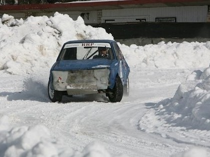 Valters Frīdenbergs mikrofonu nomaina pret automašīnu