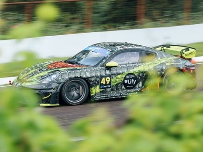 'Porsche Latvia Racing Team' izcīna uzvaras GT4 klasē un pjedestālu izturības sacīkstēs