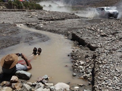 Mūsējiem sods, amerikāņu sportists krīt un salauž atslēgas kaulu (VIDEO)