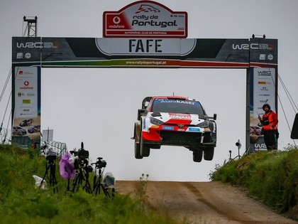 Rovanpera sīvā cīņā izcīna uzvaru Portugāles WRC