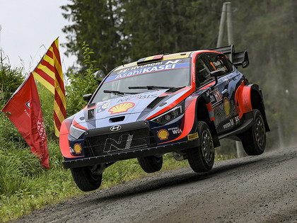 Noivils kļūst par Somijas WRC rallija līderi