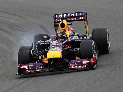F1 treniņā ātrākais Fetels, krievu komandas pilots cīnās ar vēdera problēmām