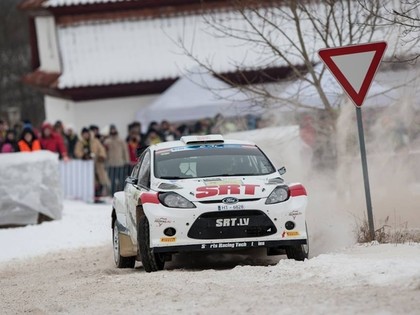 Latvijas rallija čempionāta 1. posmā uzvar Grjazins, Lepiksonam avārija (FOTO)