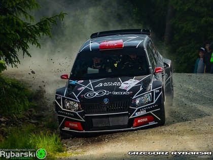 Lietuvas 'Rally Elektrėnai' uz starta izies 14 R5 mašīnas