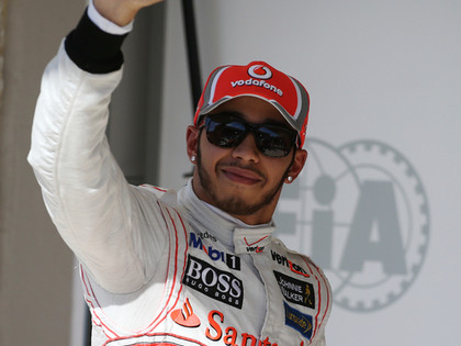 Hamiltons triumfē ASV, cīņa čempionātā turpinās