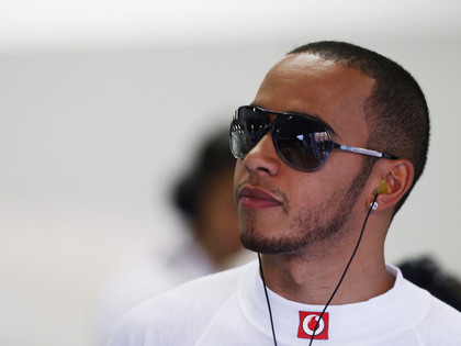 Hamiltons pārliecinošs Singapūras kvalifikācijā