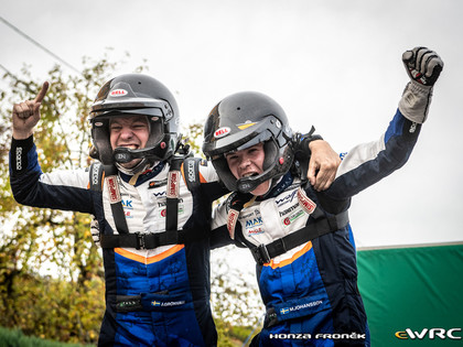 ERČ Junior čempions debijas sezonā trillera īstā cīņā kļūst par Junior WRC čempionu