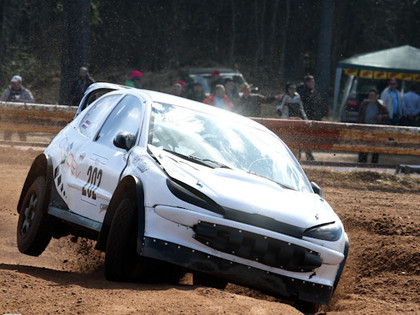 Latvijas komanda triumfē desmit valstu NEZ rallijkrosa cīņā
