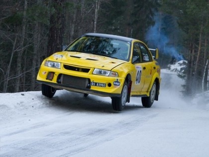 Pēc stūrmaņa 'pārdegšanas' latviešu ekipāža izstājas no Norvēģijas rallija