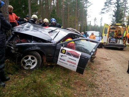 Sāremā rallijā uzvar Plangi, somu ekipāžai smaga avārija (FOTO)