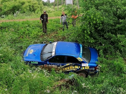 Kalvis Blūms izrauj uzvaru minirallijā 'Rauna', Purvēns piedzīvo avāriju