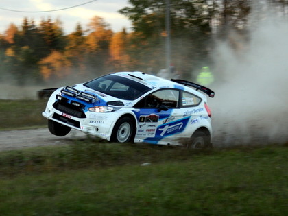 Sāremā rallijā pēc pirmās dienas ar R5 auto līderis Koitla, Lielkājis 12.vietā