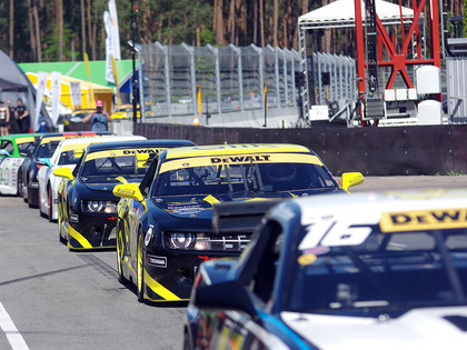 Biķernieku trasē sākušās 'DEWALT Grand Prix' sacīkstes (VIDEO)