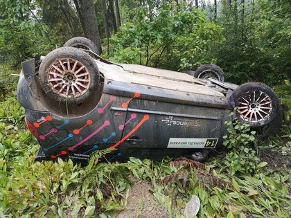 Avārijām bagātajā minirallijā Ropaži uzvaru svin Kalvis Blūms (FOTO)