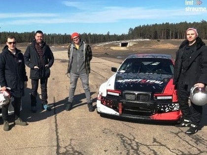 Video: kurš ātrāks trasē – Nitišs autošosejas manierē vai Burkovs driftējot?