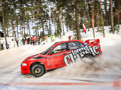 Kalvis Blūms saviem draugiem sarūpē jaudīgu ballīti (FOTO, VIDEO)