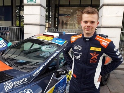 Igauņu sportistam Horvātijas WRC pirms starta ar lauzni tiek sasists priekšējais stikls