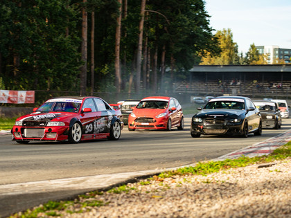 Sestdien Biķerniekos aizraujošas sacīkstes – 100 minūšu brauciens, Formula Historic un Superlaps