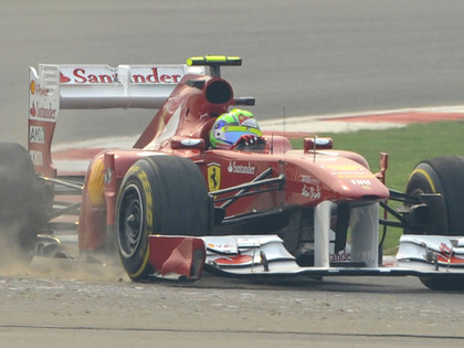 Jaunā Indijas trase nolauž F1 formulas riteni (VIDEO)