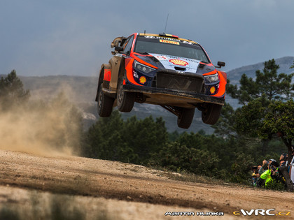 Notikumiem bagātajā Sardīnijas WRC uzvaru svin Noivils