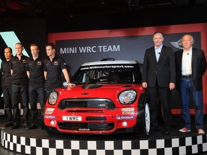 "Mini" turpina klusēt