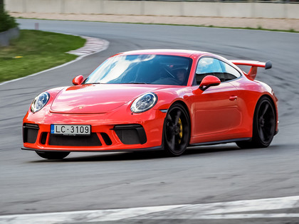 Minišosejā pirmo reizi triumfē Zuģickis ar Porsche 911 GT3