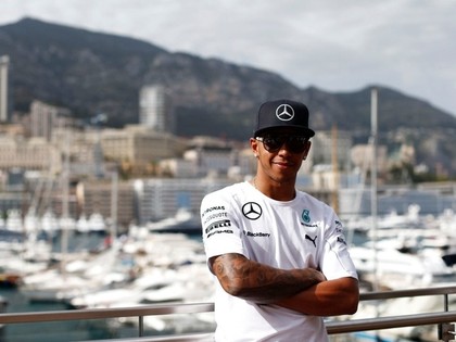 Hamiltons aizguļas un nokavē pirmo Monako treniņu