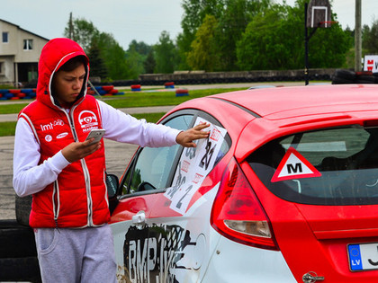 Beatei Klipai dubultsacensības divās dienās, Mārtiņš Sesks maina auto