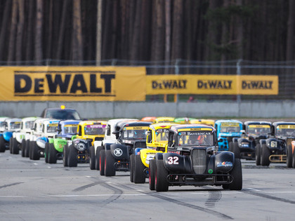 Astoņi latviešu Legend Car braucēji sacentīsies Ziemeļeiropas čempionāta posmā Pērnavā 