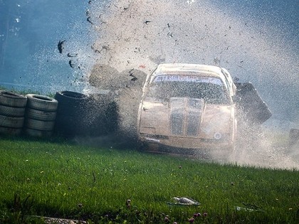 NEZ drifta treniņā iespaidīga avārija, klasi rāda Eglīte un Cīrulis (FOTO)