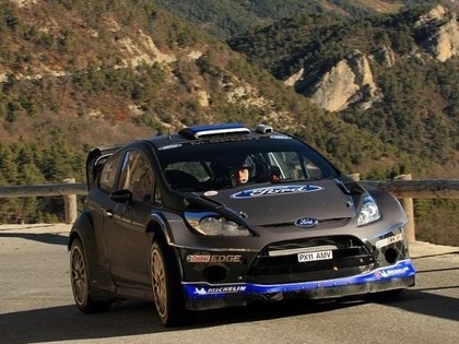 Vēl viens rallija braucējs testos sasit mašīnu (FOTO, VIDEO)