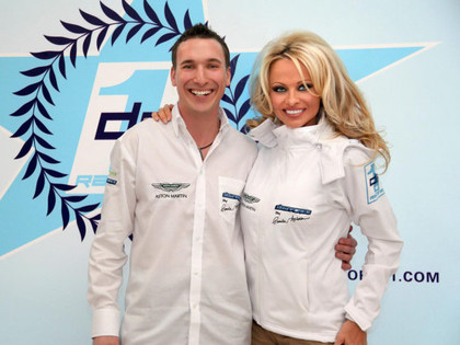 Pamela Andersone ienāk autosportā