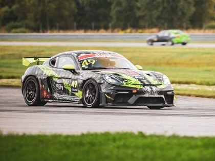'Porsche Latvia Racing Team' sezonu noslēdz ar uzvaru izturības sacīkstēs