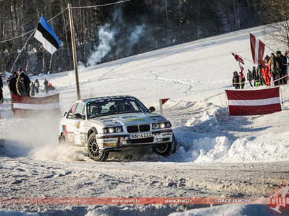 'Rally Alūksne' rallijsprinta un vēsturisko rallija braucēji izcīna sezonas pirmās 'Pirelli' balvas