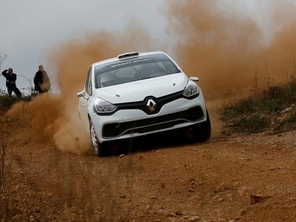 Renault atklāj jauno Clio Renaultsport R3T rallija auto (FOTO)