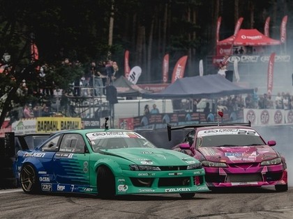 Drift Allstars Latvijas posmā uzvar čempions Dīns, latviešiem rūgti zaudējumi