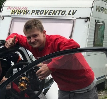 15 gadus vecais Roberts Vītols startēs rallijkrosa sacensībās Lielbritānijā