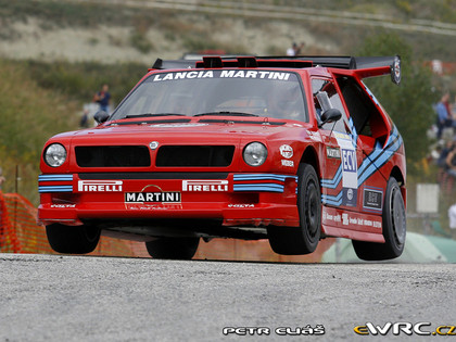 Rallija leģenda: Lancia Delta S4 ar saviem 600 Zs bija mežonīga rallija mašīna (VIDEO)