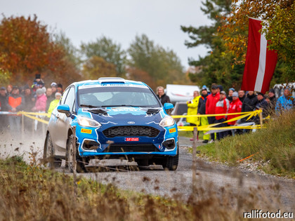 Ar vairāku latviešu ekipāžu dalību startē slavenais Sāremā rallijs