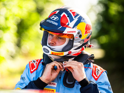 Mikelsens met izaicinājumu Toyota 