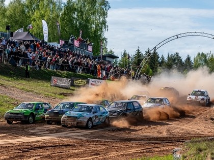 Latvijas AX čempionāta un kausa atklāšanas sacensībās spraigas cīņas un negaidīti pavērsieni
