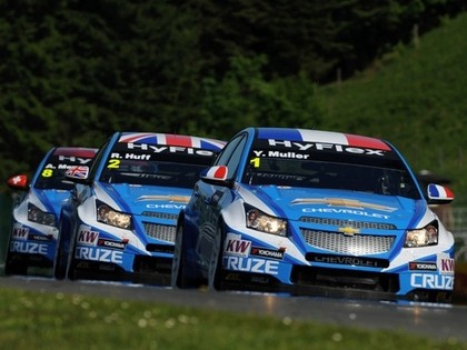 Chevrolet izcīna WTCC ražotāja kausu, Honda debitē ar labu sniegumu
