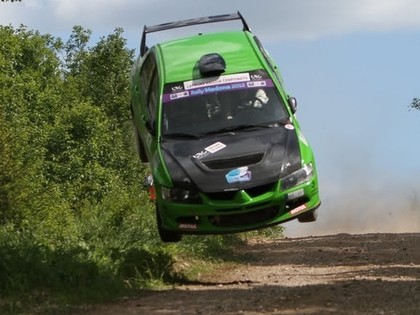 Madonas rallija viltīgais līkums un lielais tramplīns (VIDEO)